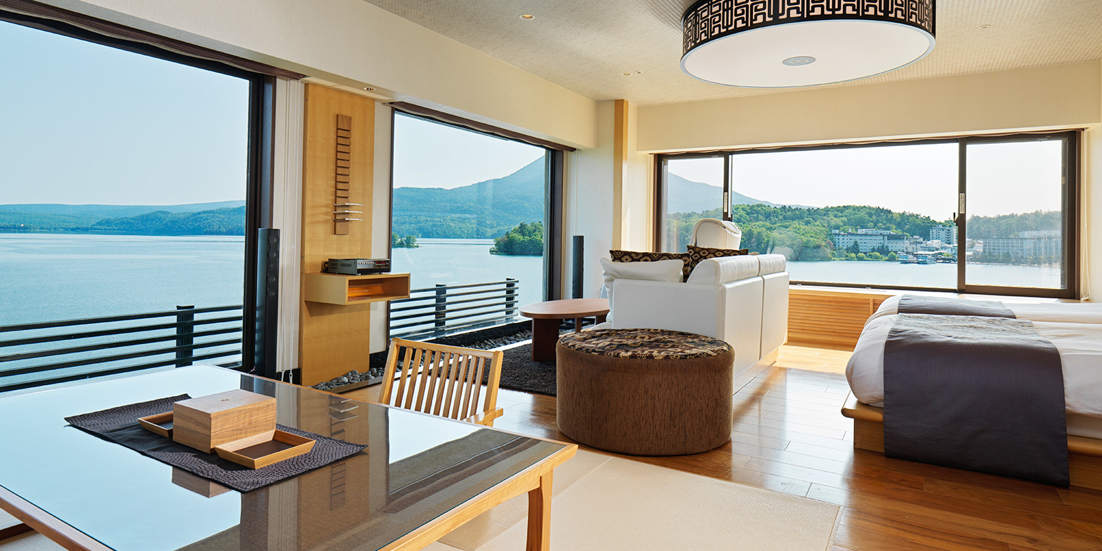 Panoramic View Suite with Hot Spring View Bath