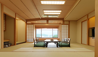 Image: Lakeside Family Room