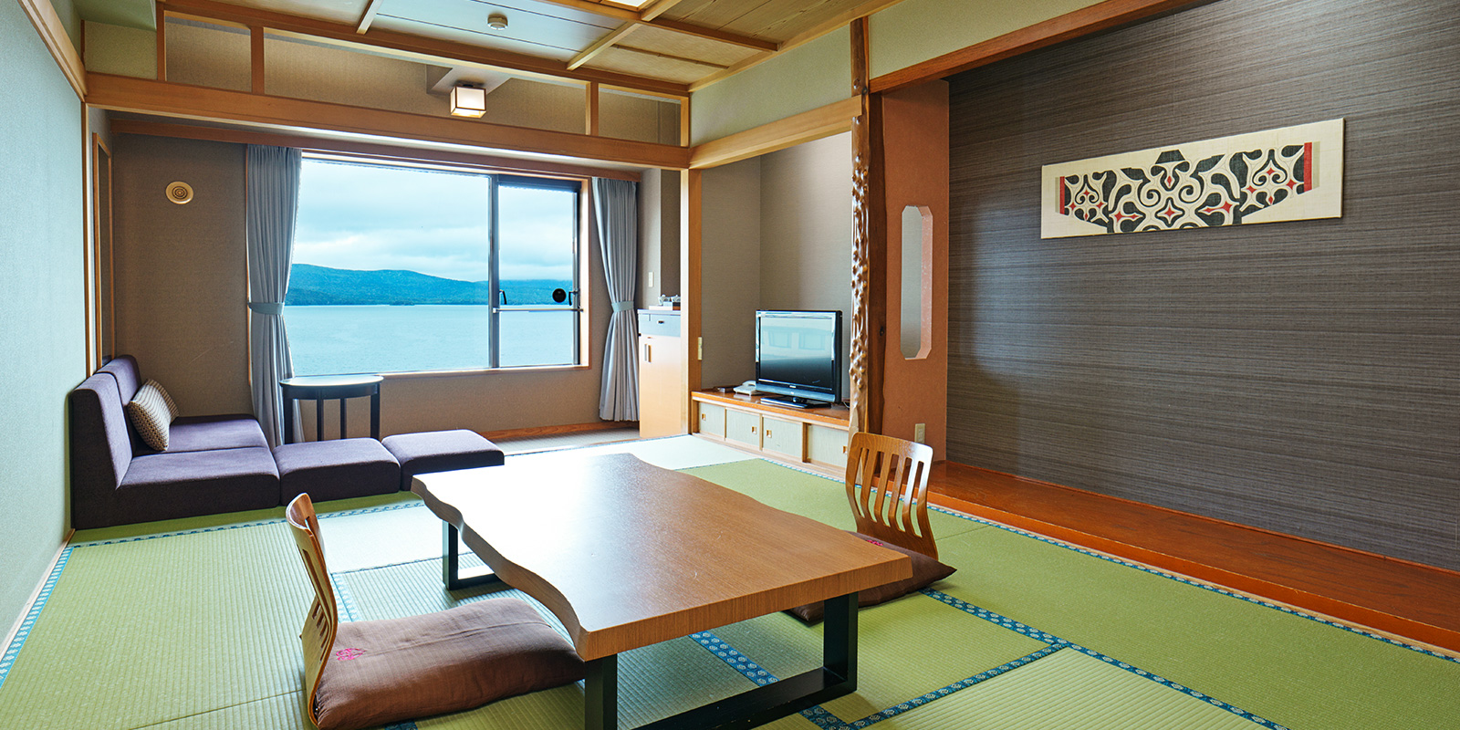 Lakeview Japanese Style Room