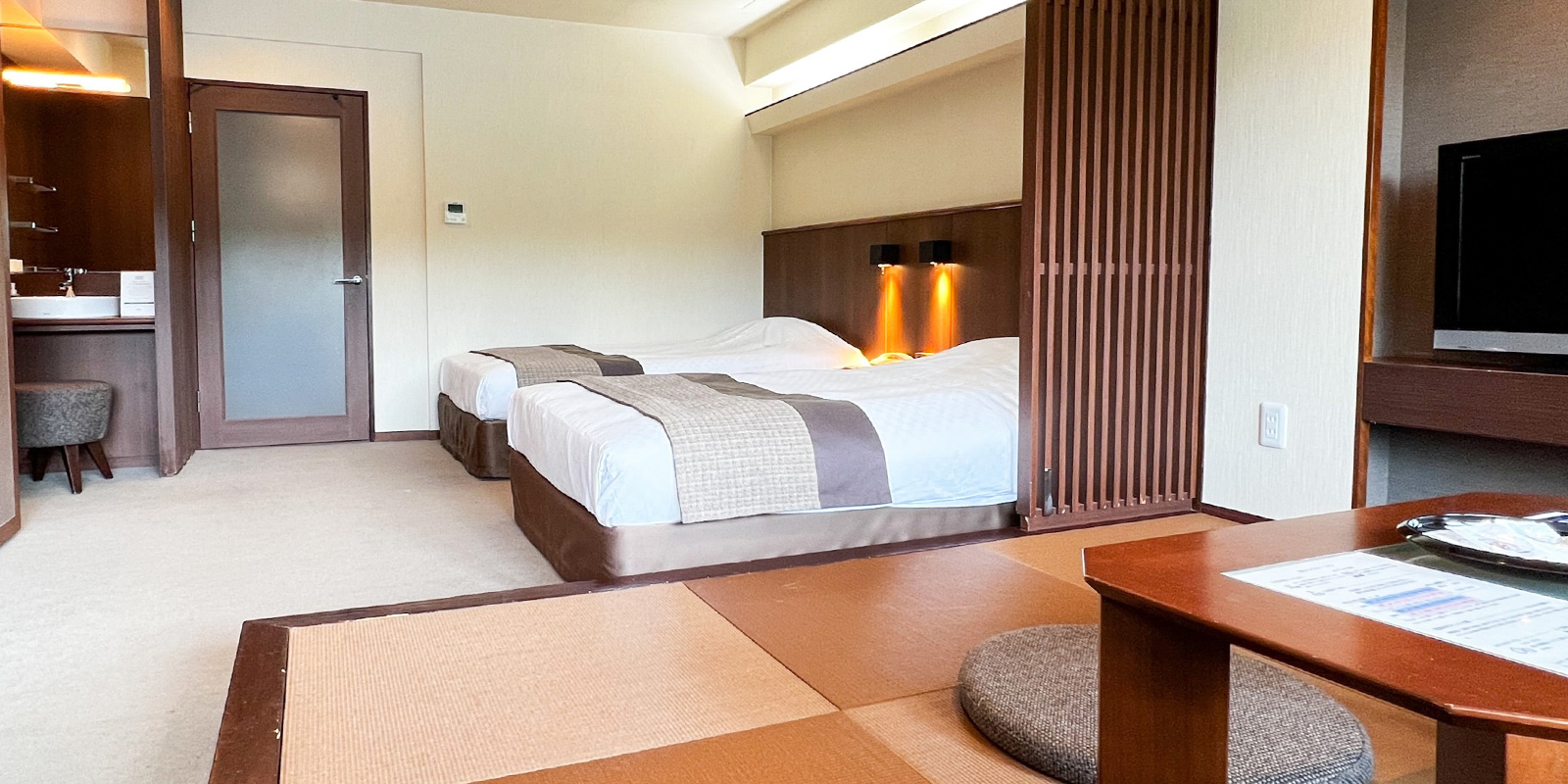 Japanese/Western-Style Room