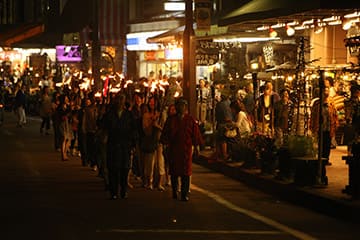 Senbon Taimatsu (Thousand Torches) Festival (Autumn)